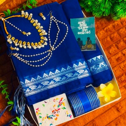 প্রিমিয়াম আড়ং কটন শাড়ি, কুন্দন জুয়েলারি ও চুড়ি ফুল কম্বো সেট (কোড ৮৮৮)